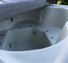 Crystal Spas Bistro 4 150x150x100cm, 8 hónapot használt, ÚJ GARANCIÁVAL!