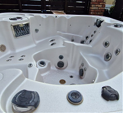 COAST SPAS 5 személyes masszázsmedence